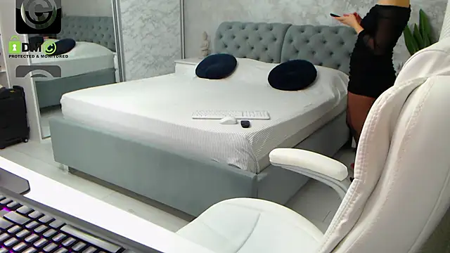 Ellysse  online show from December 2024 09:16:02 AM