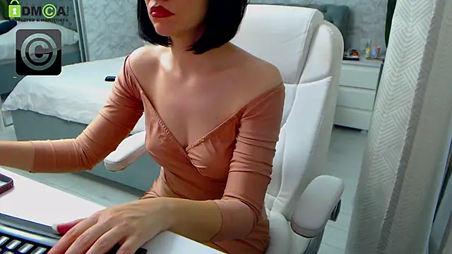 Ellysse  online show from December 2025 11:28:01 AM