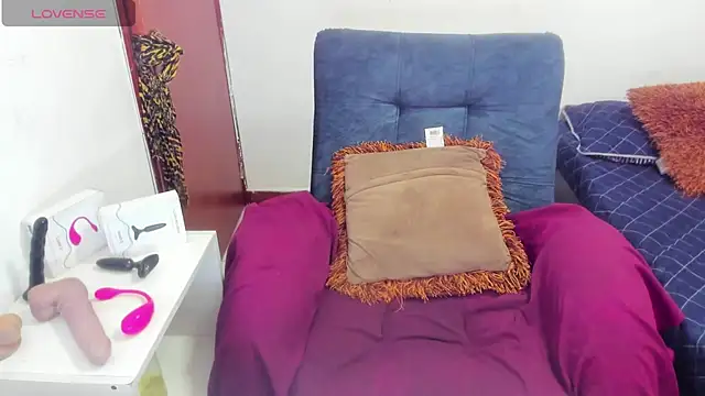 Snapshot of harly__queen chatting on December 2024 01:29:01 PM harly queen online show from December 2024 01:29:01 PM