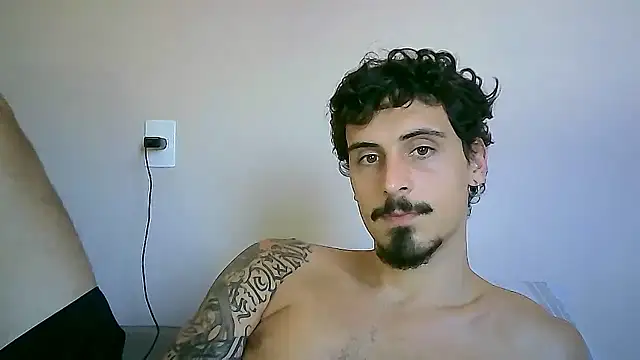 Snapshot of milkoffe chatting on December 2024 04:44:02 PM milkoffe online show from December 2024 04:44:02 PM