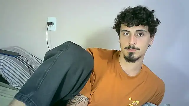 Snapshot of milkoffe chatting on December 2024 08:49:02 PM milkoffe online show from December 2024 08:49:02 PM