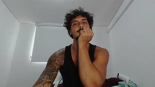 Snapshot of milkoffe chatting on February 2026 03:12:01 PM milkoffe online show from February 2026 03:12:01 PM