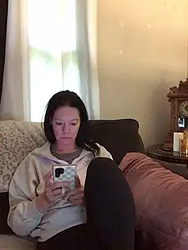 SidneyRaee online show from April 2026 04:45:02 PM