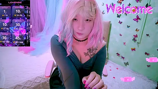 Akemilun online show from December 2025 04:12:02 PM