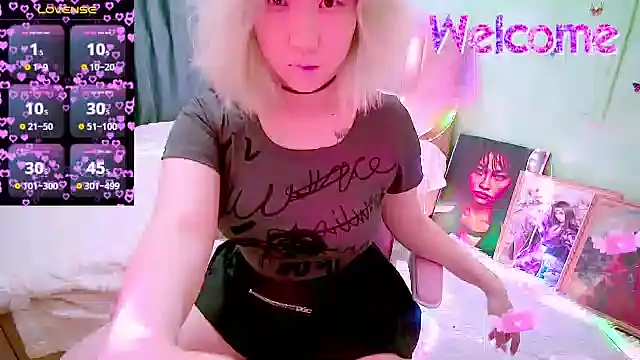 Akemilun online show from April 2026 05:32:02 PM