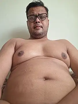 Snapshot of dirtybearr chatting on November 2025 06:04:02 AM dirtybearr online show from November 2025 06:04:02 AM