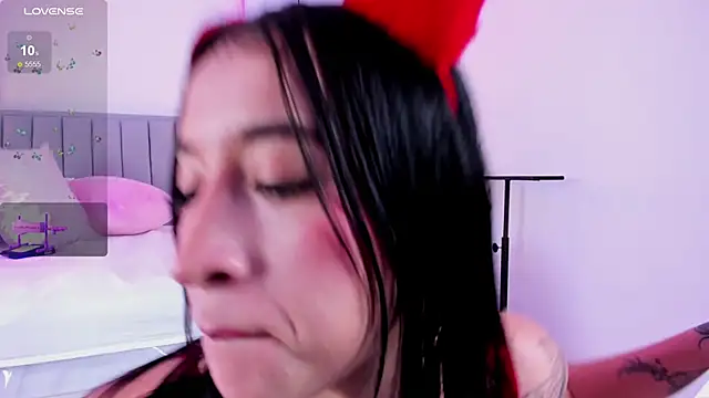 EriKlein online show from February 2025 10:33:01 PM