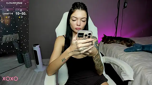 Mariella Adamss online show from October 2025 08:13:01 AM