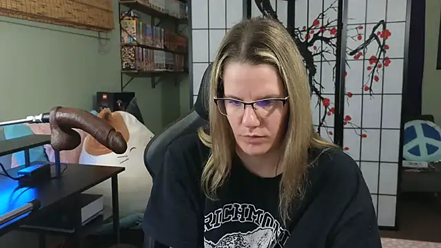 Sarahtineke online show from December 2024 07:00:01 PM