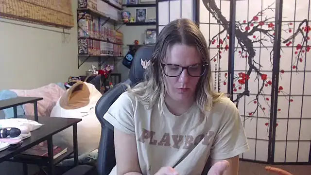 Sarahtineke online show from March 2026 03:27:02 PM