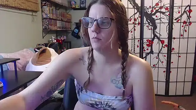 Sarahtineke online show from April 2026 01:58:01 AM