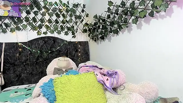 PaulinaSwan online show from October 2025 04:21:02 AM