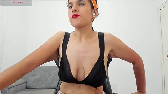 natalia curvy1 online show from July 2026 05:40:01 PM
