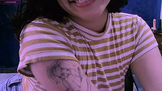 Snapshot of NinaYellow chatting on January 2026 09:52:01 PM NinaYellow online show from January 2026 09:52:01 PM