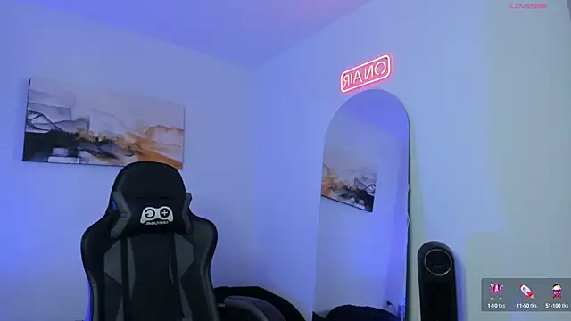 Snapshot of LucianSinclair chatting on December 2024 01:56:02 AM LucianSinclair online show from December 2024 01:56:02 AM