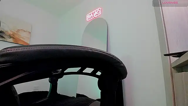 Snapshot of LucianSinclair chatting on January 2025 02:59:01 AM LucianSinclair online show from January 2025 02:59:01 AM