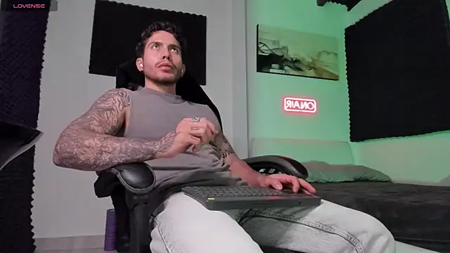 Snapshot of LucianSinclair chatting on November 2025 03:39:01 AM LucianSinclair online show from November 2025 03:39:01 AM