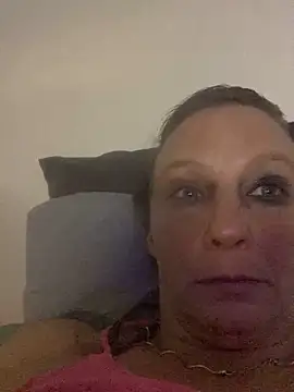 Snapshot of Everlyrose27 chatting on December 2024 05:26:01 AM Everlyrose27 online show from December 2024 05:26:01 AM