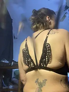 Snapshot of Everlyrose27 chatting on December 2024 08:15:02 AM Everlyrose27 online show from December 2024 08:15:02 AM