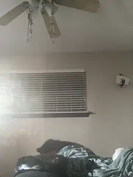 Snapshot of Everlyrose27 chatting on December 2024 06:13:02 AM Everlyrose27 online show from December 2024 06:13:02 AM