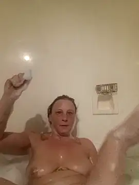 Snapshot of Everlyrose27 chatting on January 2025 02:51:02 PM Everlyrose27 online show from January 2025 02:51:02 PM