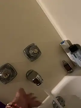 Snapshot of Everlyrose27 chatting on February 2025 08:04:01 PM Everlyrose27 online show from February 2025 08:04:01 PM