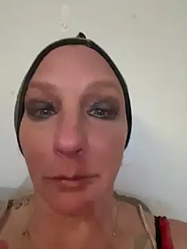 Snapshot of Everlyrose27 chatting on February 2025 08:14:02 PM Everlyrose27 online show from February 2025 08:14:02 PM