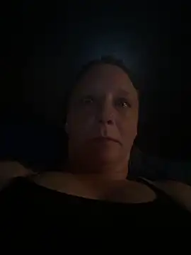 Snapshot of Everlyrose27 chatting on March 2025 08:21:01 PM Everlyrose27 online show from March 2025 08:21:01 PM