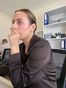 Hii Lolla online show from April 2026 07:00:01 AM