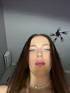Snapshot of -SweetDi- chatting on June 2026 05:38:02 PM -SweetDi- online show from June 2026 05:38:02 PM