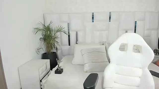 imkrystall online show from November 2025 09:02:02 PM