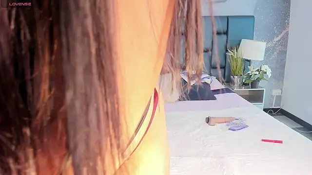 Snapshot of Nahomi_Wild chatting on March 2025 08:11:01 PM Nahomi Wild online show from March 2025 08:11:01 PM