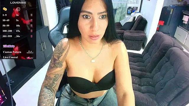 Snapshot of Pamela-fit chatting on June 2026 11:28:01 PM Pamela-fit online show from June 2026 11:28:01 PM