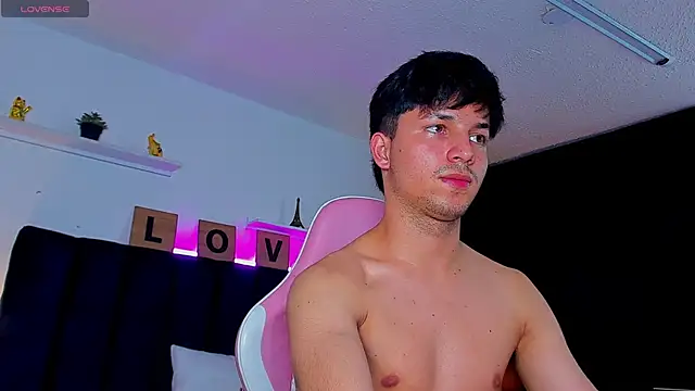 Issac james  online show from September 2025 03:27:02 AM