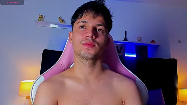 Issac james  online show from October 2025 04:02:01 AM