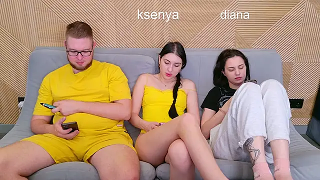Ksenny online show from May 2026 06:43:02 AM