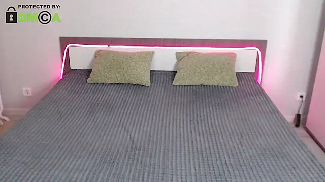 RonnieMilles online show from December 2024 04:06:01 PM