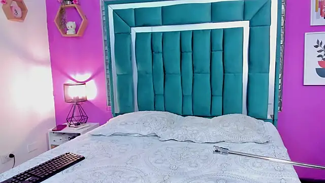 LORENSCOLLINS online show from February 2026 12:59:02 PM