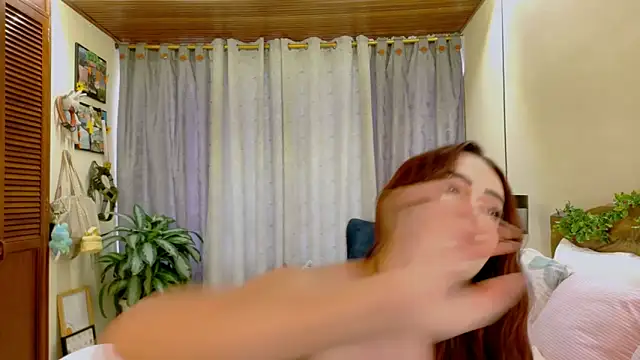 Abrilqueen online show from December 2025 03:53:01 PM