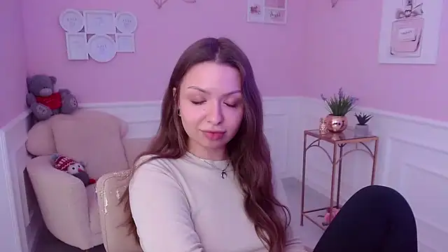 LucySkilar online show from January 2025 12:43:02 PM