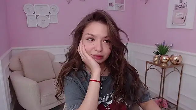 LucySkilar online show from September 2025 04:17:01 AM