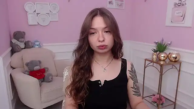 LucySkilar online show from October 2025 04:35:02 AM