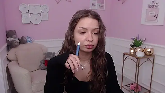 LucySkilar online show from November 2025 07:52:02 AM