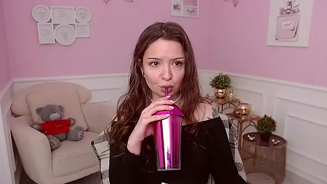 LucySkilar online show from March 2026 04:13:02 AM