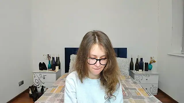 Snapshot of AfinaCutie chatting on January 2025 04:37:02 PM AfinaCutie online show from January 2025 04:37:02 PM