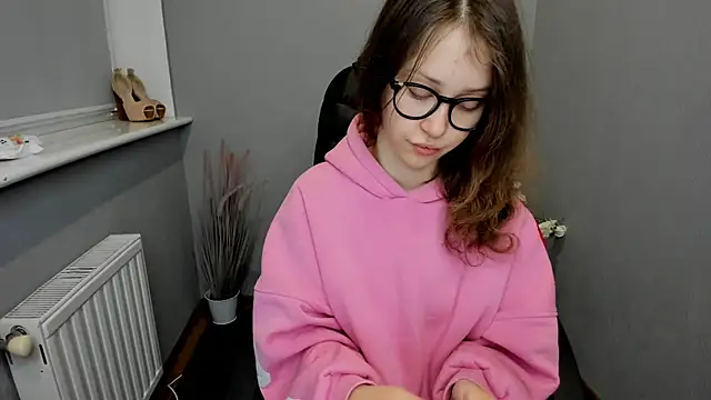 Snapshot of AfinaCutie chatting on January 2025 01:35:01 PM AfinaCutie online show from January 2025 01:35:01 PM