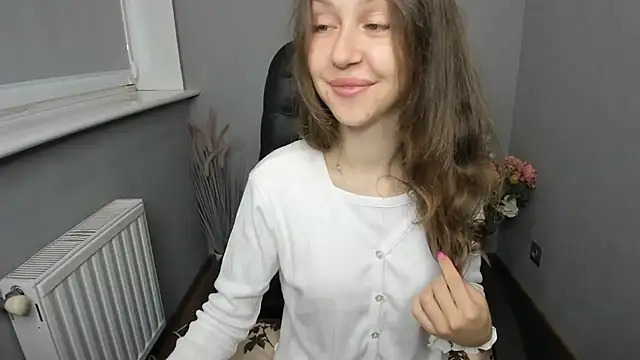 Snapshot of AfinaCutie chatting on September 2025 06:25:02 AM AfinaCutie online show from September 2025 06:25:02 AM