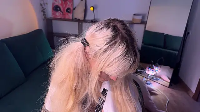 Snapshot of Eerectioneering chatting on October 2025 11:42:02 AM Eerectioneering online show from October 2025 11:42:02 AM