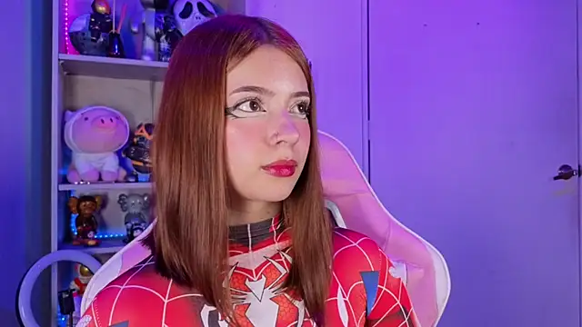 EmilyMiller  online show from December 2025 04:00:01 PM