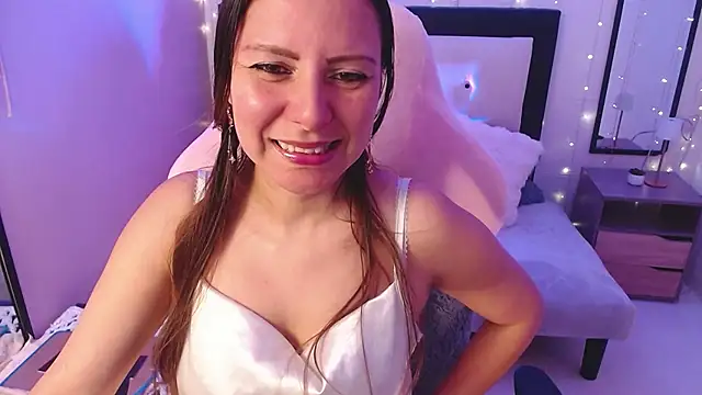 camila delarosa online show from July 2026 03:32:01 PM